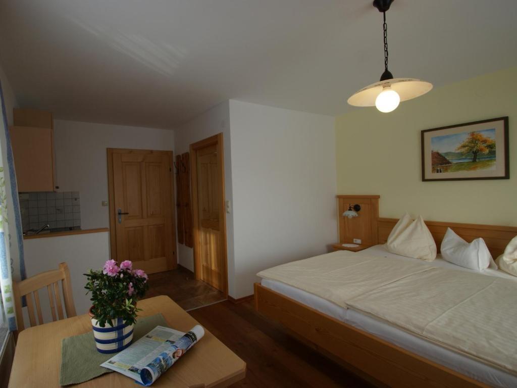 Biobauernhof Nussbaumer Nussdorf am Attersee Room photo